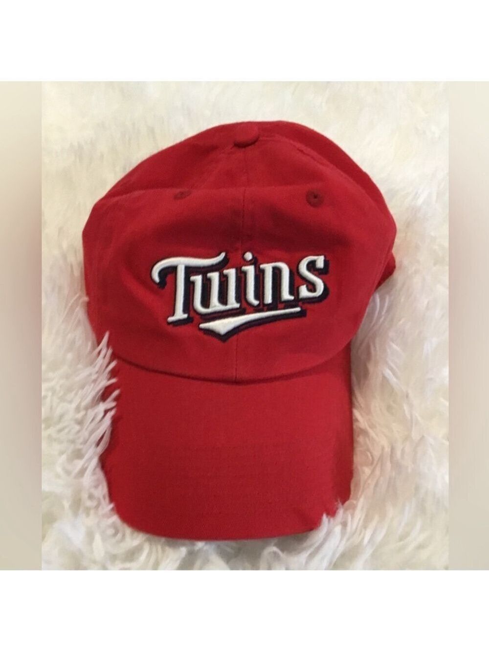 MLB Minnesota Twins adjustable baseball cap
New with metallic sticker